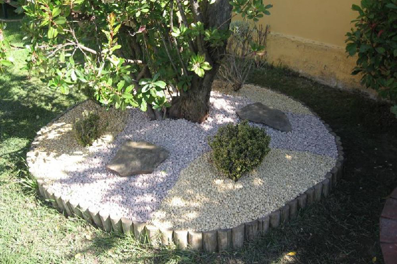 Jardín con gravilla decorativa